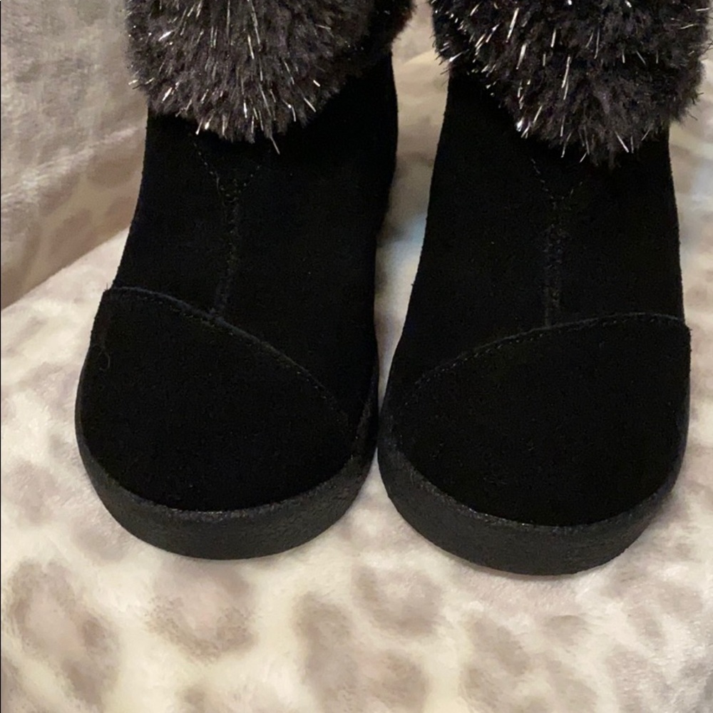 TOMS/Toddler boots/size 6 - Picture 6 of 10